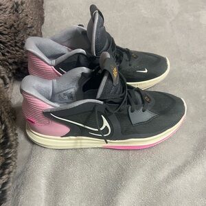 Nike Kyrie Low 5 Men’s Size 10. Brand new, never worn- No Box